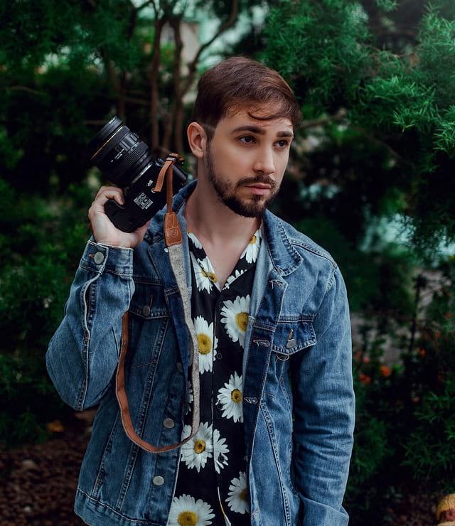 photographer-get-ready-to-click